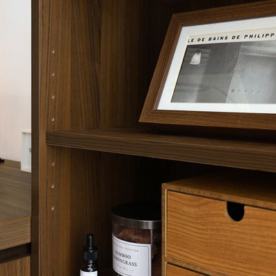 高さを調節できる移動棚