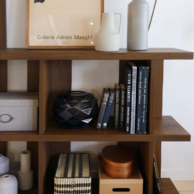 大きなオブジェもディスプレイできる丈夫な棚板