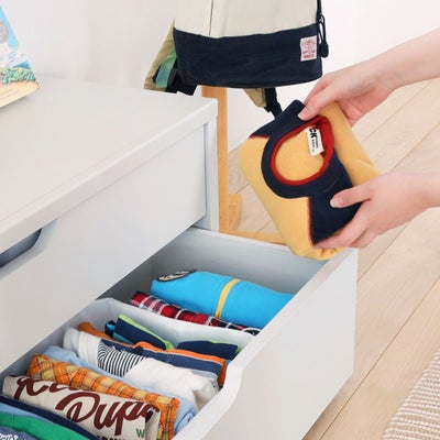 下段は厚手の服も収納できる深さ