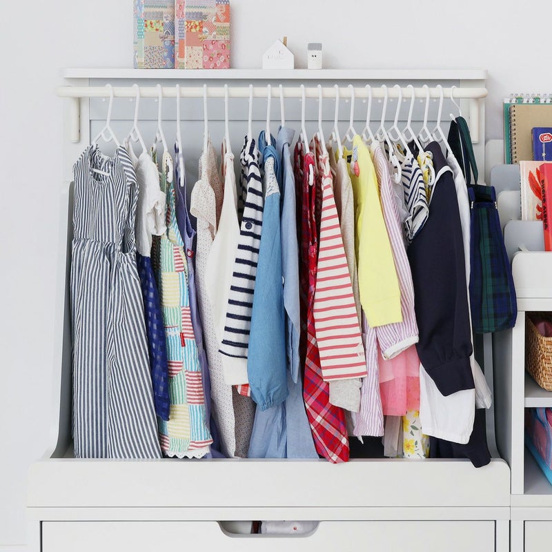 [20着ほどの子供服が収納可]ハンガーパイプの耐荷重は10kg。子供服を20着ほど掛けることができます。