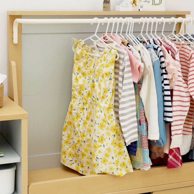 [120サイズまでの子供服が掛けられる高さ]ハンガーパイプまでの高さは70cm。120サイズまでの子供服が掛けられる高さです。※幅30cmのキッズハンガーを使用しています