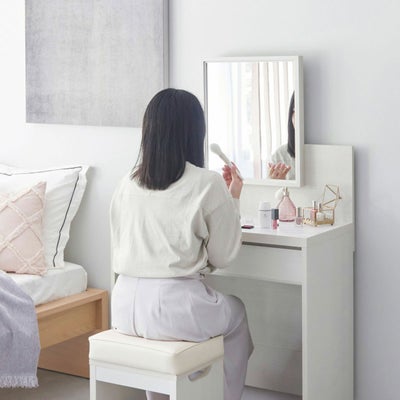 ヘアメイクもしやすい大きな鏡サイズ