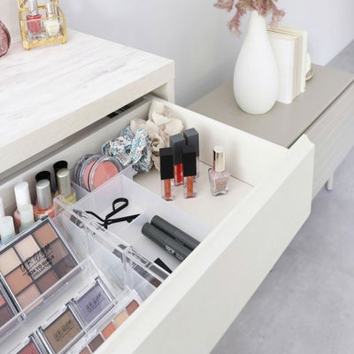 メイク道具をたくさん収納できる引き出し