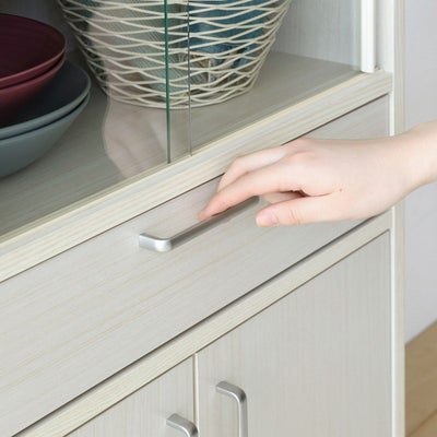 つかみやすい、シンプルな取っ手