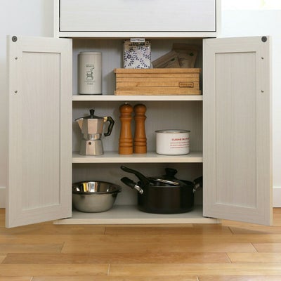 木製扉で隠す収納