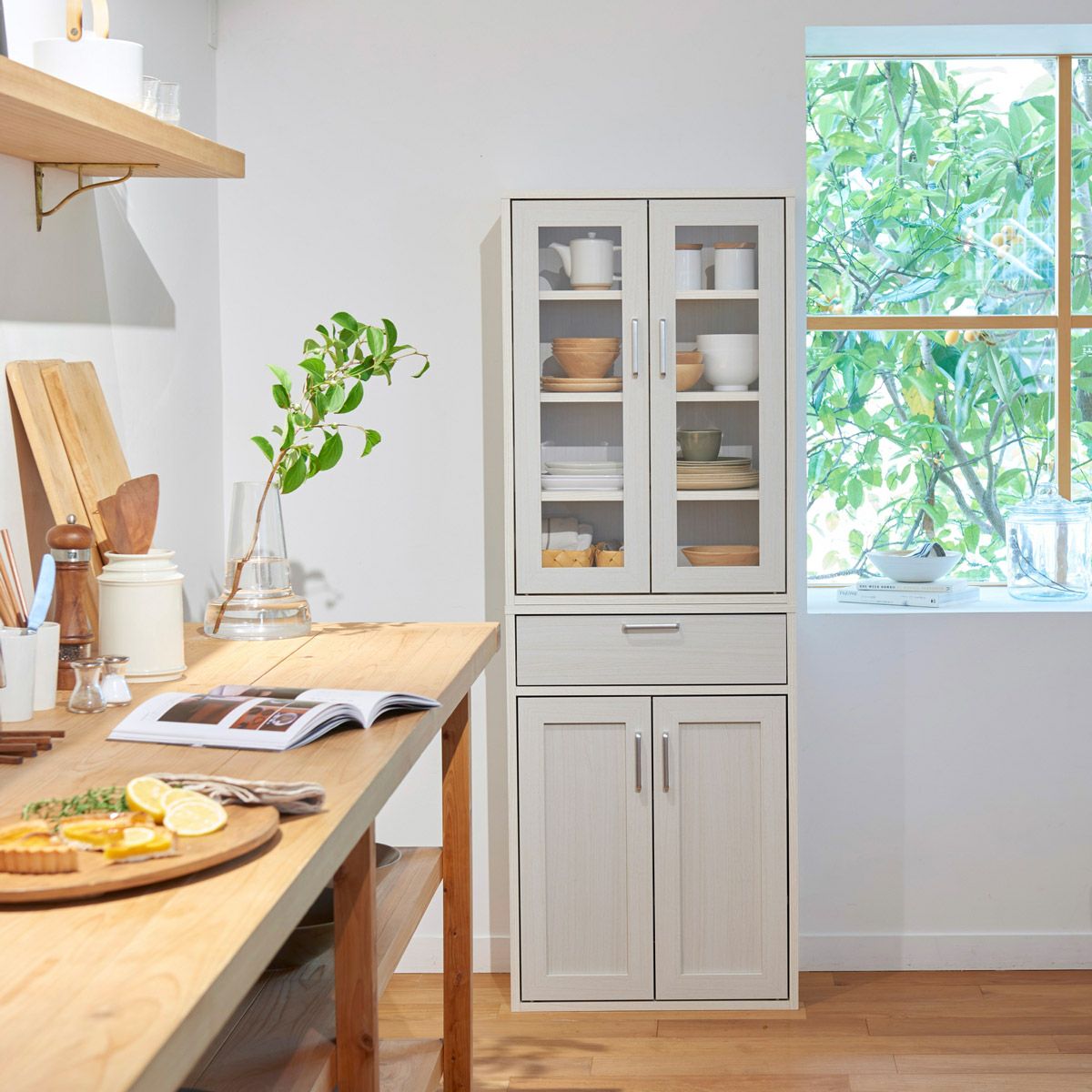 キャビネット 食器棚 幅57cm 高さ80cm ホワイト 白木目 扉付 引出付き