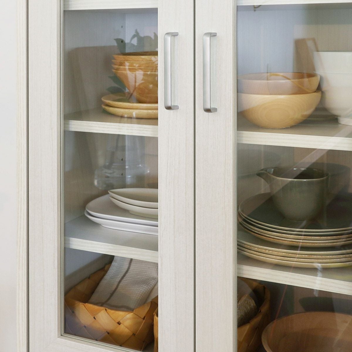 キャビネット 棚 幅57cm 高さ80cm ホワイト 白木目 ガラス扉付