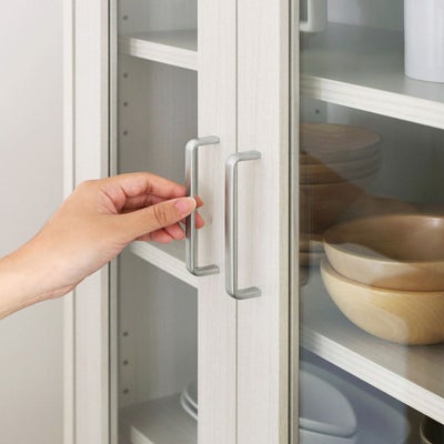 つかみやすい、シンプルな取っ手