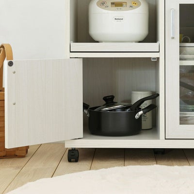 木製扉で隠す収納