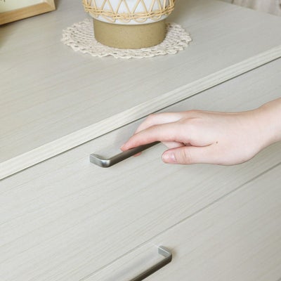 つかみやすい、シンプルな取っ手