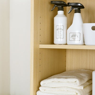 高さを調節できる移動棚