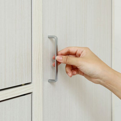 つかみやすい、シンプルな取っ手