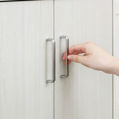 つかみやすい、シンプルな取っ手