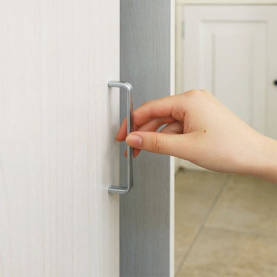 つかみやすい、シンプルな取っ手