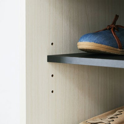 高さを調節できる移動棚