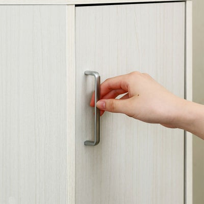 つかみやすい、シンプルな取っ手