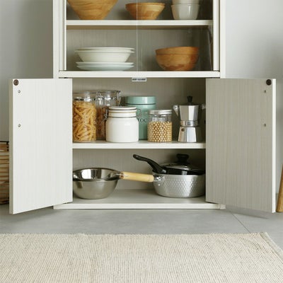 木製扉で隠す収納