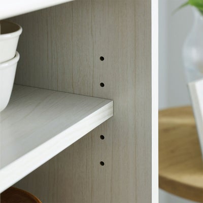 高さを調節できる移動棚