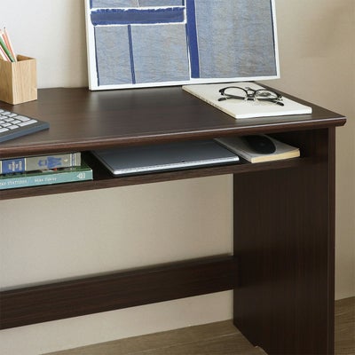 資料やPCを収納できる中棚付き