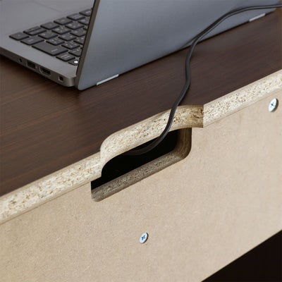 コードを中棚に収納してすっきり配線