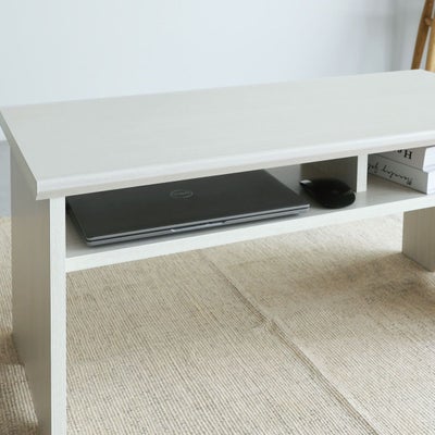 本やPCを収納できる中棚付き