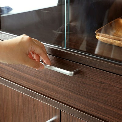 つかみやすい、シンプルな取っ手