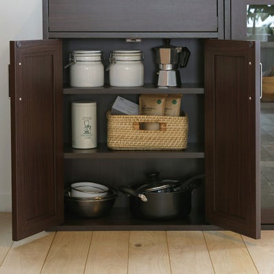 木製扉で隠す収納