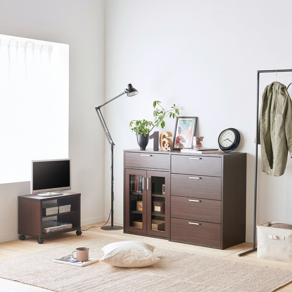 キャビネット 棚 幅57cm 高さ80cm ダークブラウン ガラス扉付