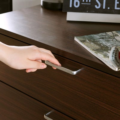 つかみやすい、シンプルな取っ手