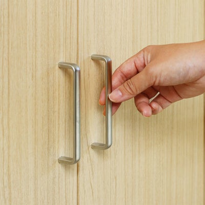 つかみやすい、シンプルな取っ手