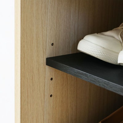 高さを調節できる移動棚