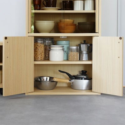 木製扉で隠す収納