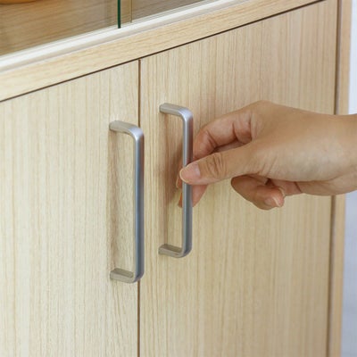 つかみやすい、シンプルな取っ手