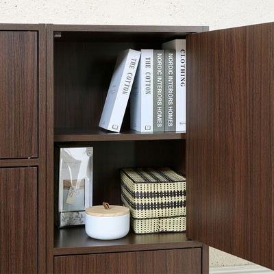 ストック品やタオルなどの収納に