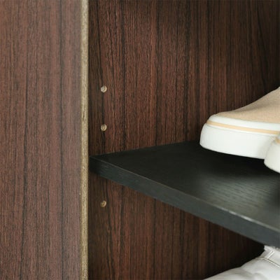 高さを調節できる移動棚