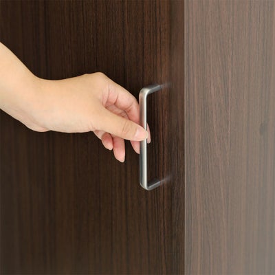 つかみやすい、シンプルな取っ手