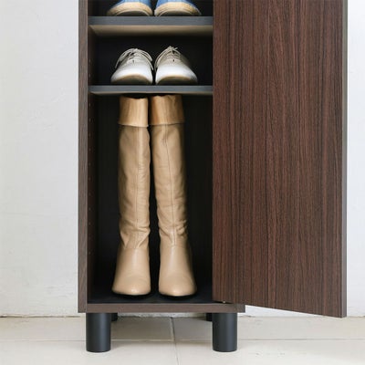 背の高いブーツも収納可