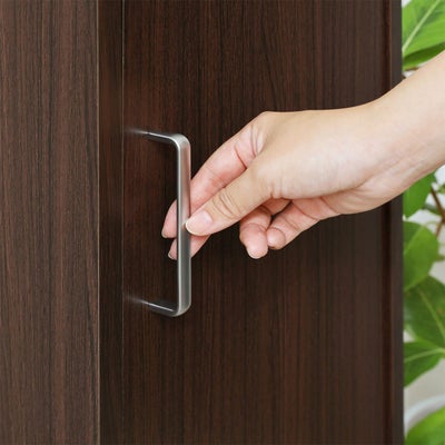 つかみやすい、シンプルな取っ手