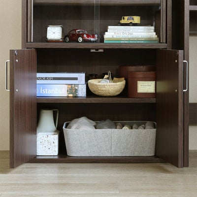 木製扉で隠す収納