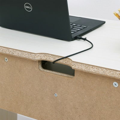 コードを中棚に収納してすっきり配線