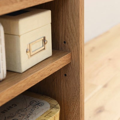 高さを調節できる移動棚