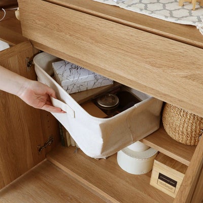 収納ボックスで扉の中をすっきり整理