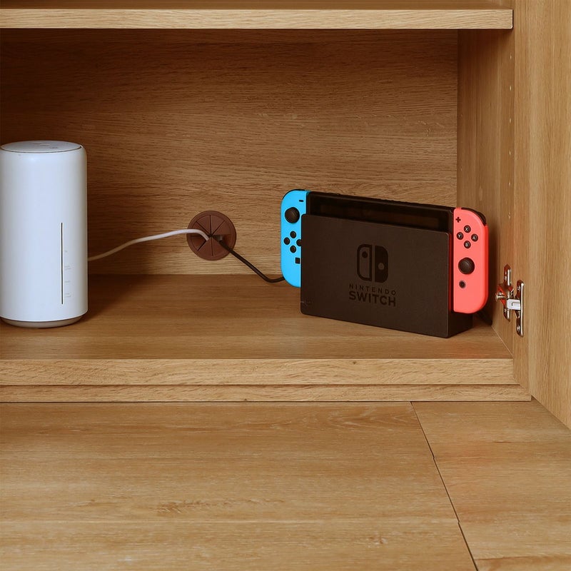 [Wi-Fiルーターやゲーム機の収納ができる配線穴付き]扉内の下部に配線用の穴があるので、Wi-Fiルーターやゲーム機を扉内に隠して収納できます。