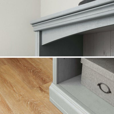 散りばめられたアンティークの優雅なデザイン