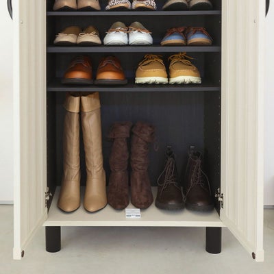 背の高いブーツも収納可