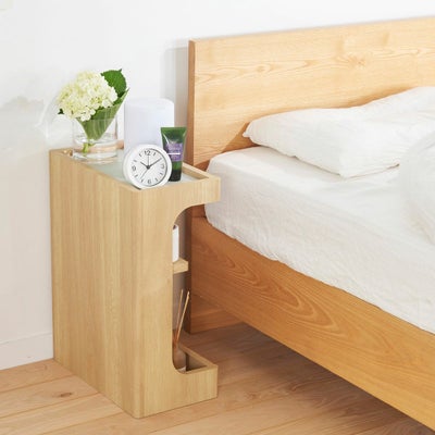 ベッド周りを快適にするサイドテーブル