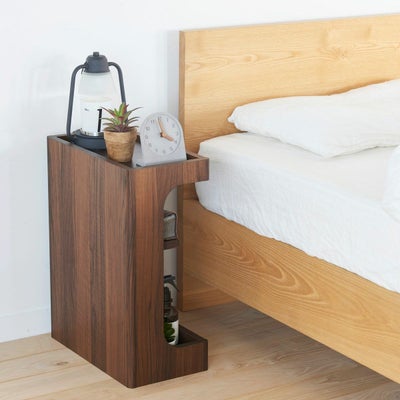 ベッド周りを快適にするサイドテーブル