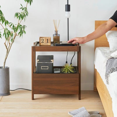 ベッド周りを快適にするサイドテーブル