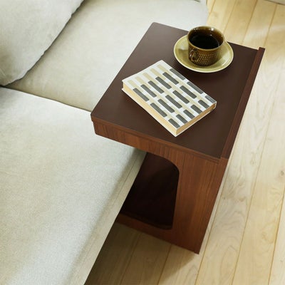 手の届く場所にものを置ける