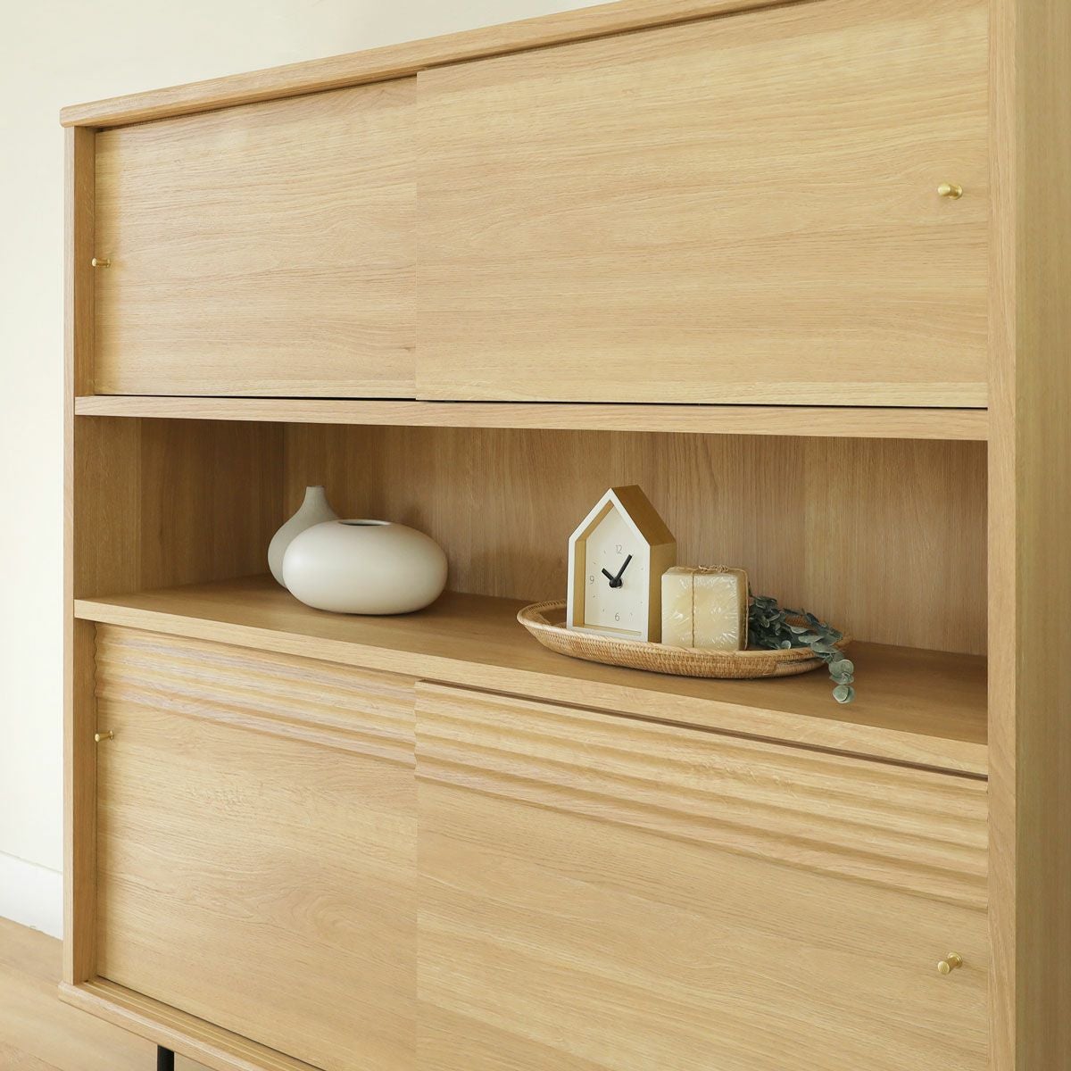 キャビネット 棚 幅117cm 高さ118cm ナチュラルブラウン 引き戸 飾り棚
